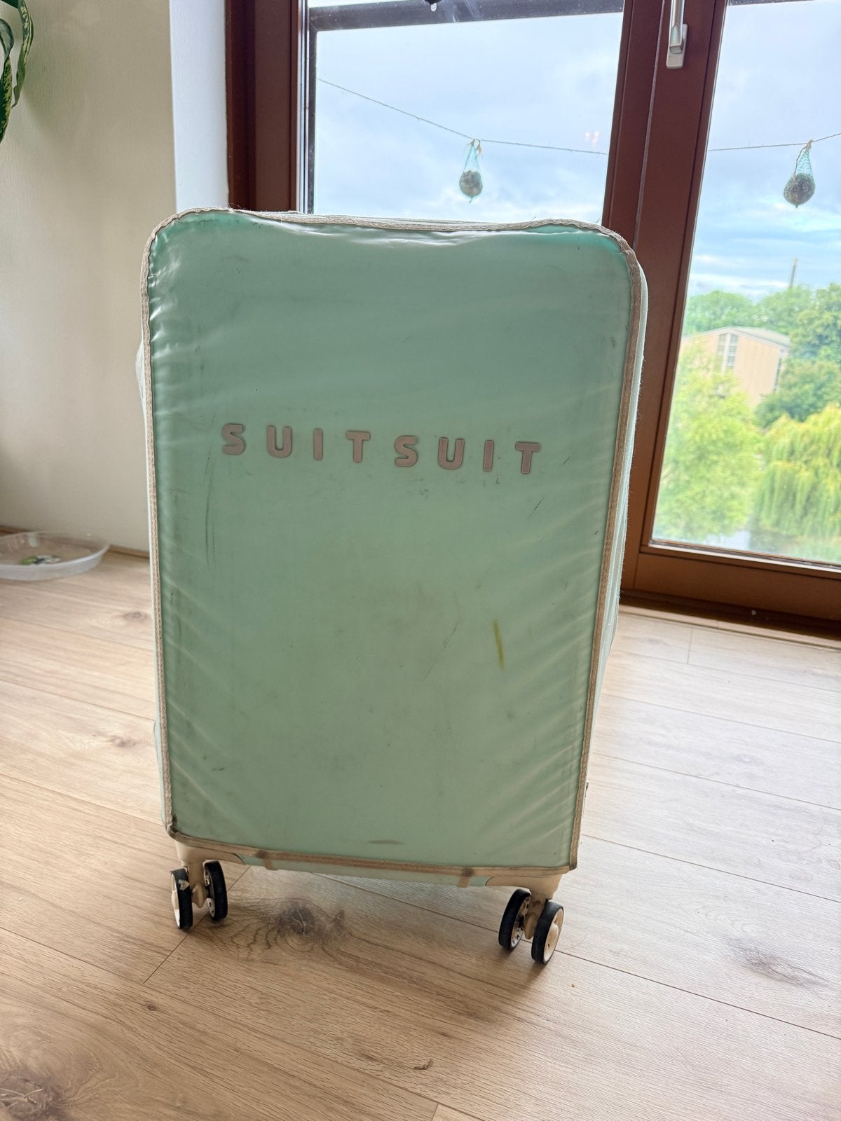 SUITSUIT Koffer Mintgroen - maat M, Gebruikt, 45 tot 55 cm, Ophalen of Verzenden, Wieltjes