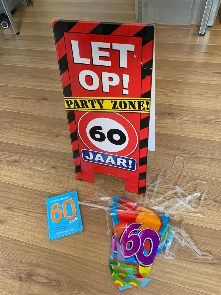 Verjaardag 60 jaar artikelen, Ophalen, Zo goed als nieuw, Versiering, Verjaardag