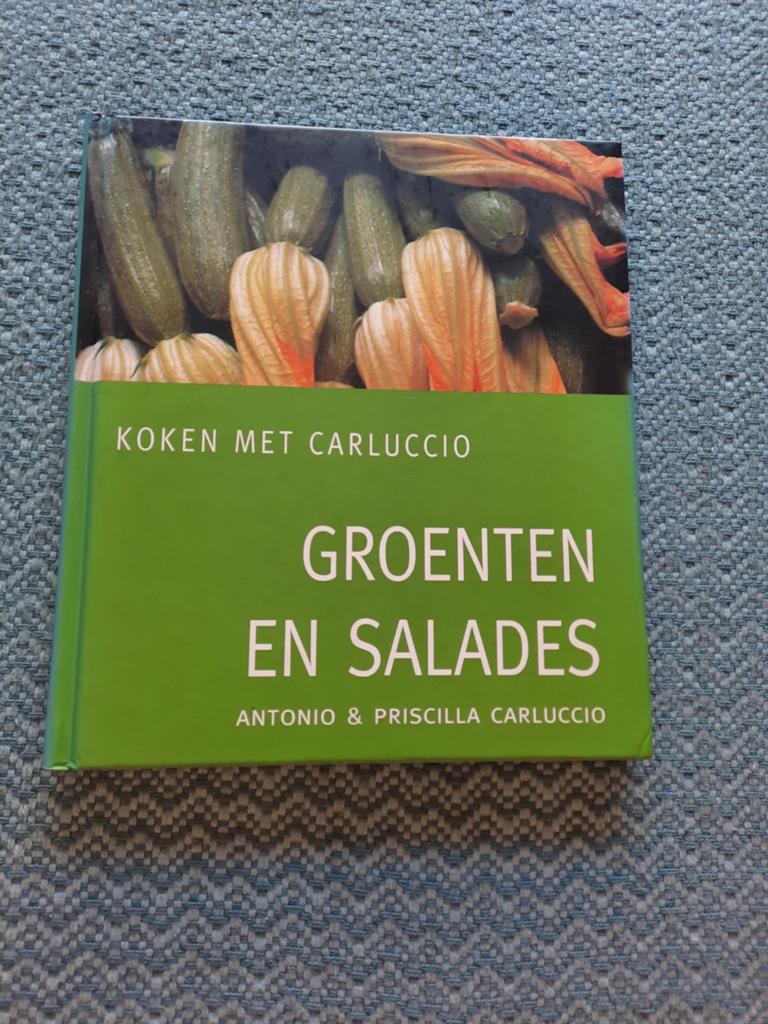 Koken met Carluccio: Groenten en Salades - Hardcover, Boeken, Kookboeken, Ophalen of Verzenden