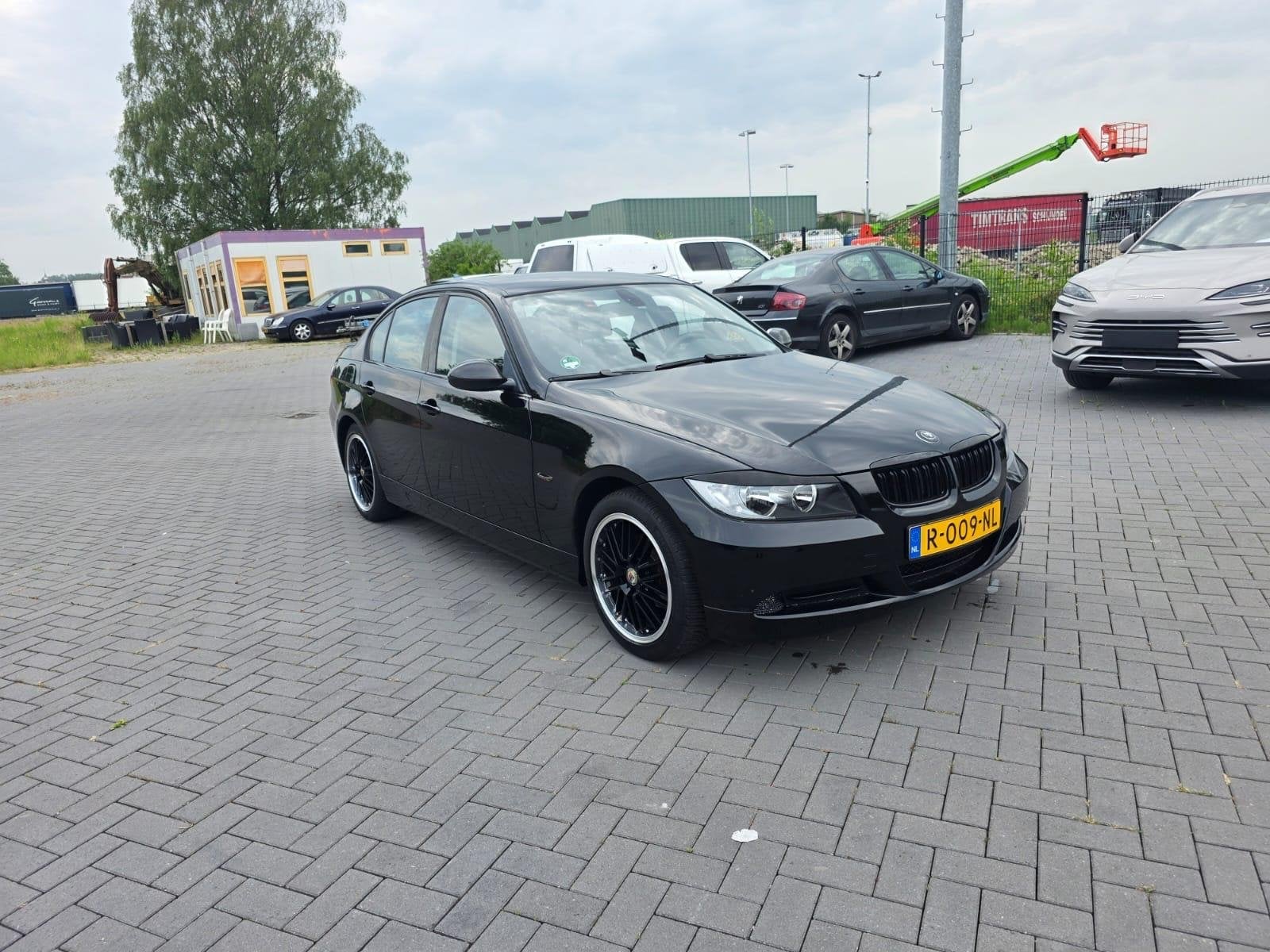 BMW 3-Serie 2.0 I 318 2007 Zwart, Auto's, Achterwielaandrijving, 4 cilinders, 129 pk, Zwart