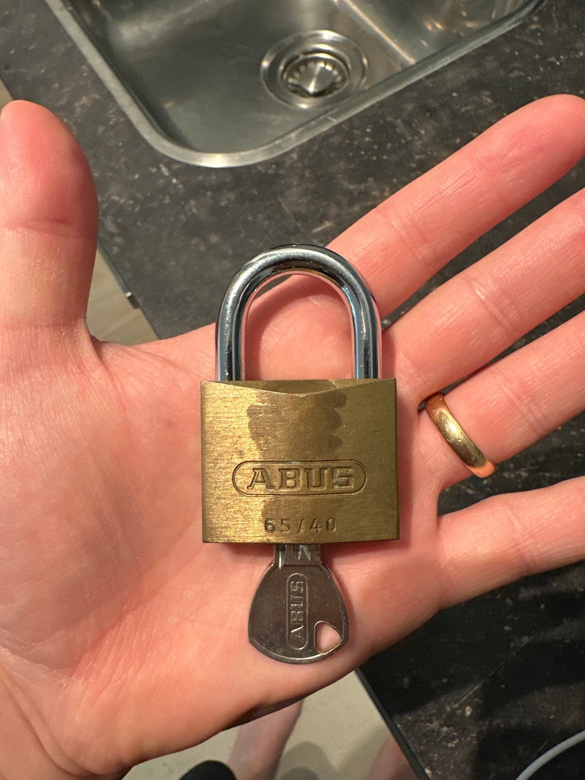 ABUS Hangslot 65/40 met sleutel, Ophalen of Verzenden, Zo goed als nieuw, Koper of Messing, Slot