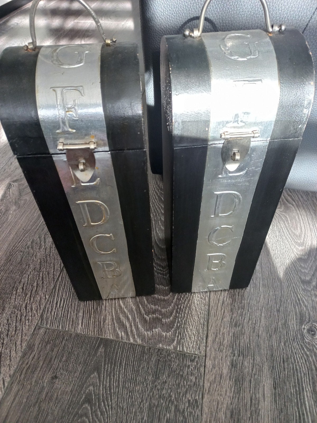 Set van 2 Vintage Houten Wijnkisten met Metalen Letters, Ophalen of Verzenden