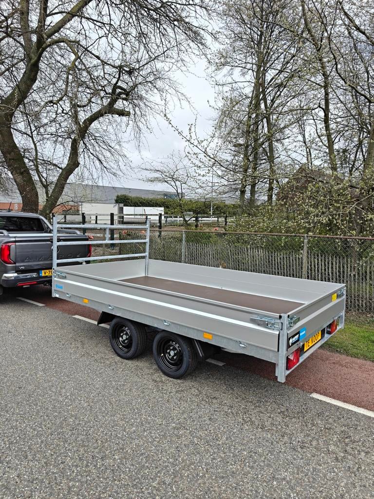 Hapert plateau aanhanger 2700KG, 335/180 BJ 2026, Auto diversen, Aanhangers en Bagagewagens, Ophalen of Verzenden, Zo goed als nieuw