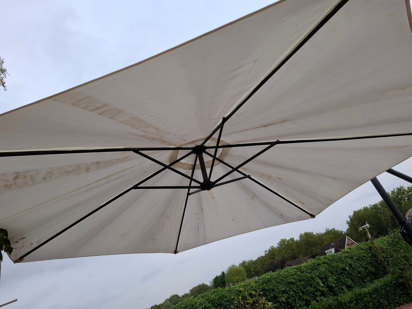 Zwevende parasol inclusief voet doorsnede 250cm, Tuin en Terras, Parasols, Ophalen, Gebruikt, 2 tot 3 meter, Zweefparasol
