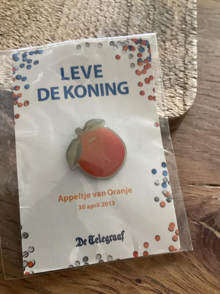 Pin Appeltje van Oranje, Verzamelen, Ophalen of Verzenden, Zo goed als nieuw