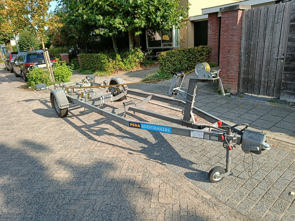 Pega V liner 750kg, Watersport en Boten, Ophalen, Minder dan 1500 kg, Gebruikt, Verstelbare verlichting