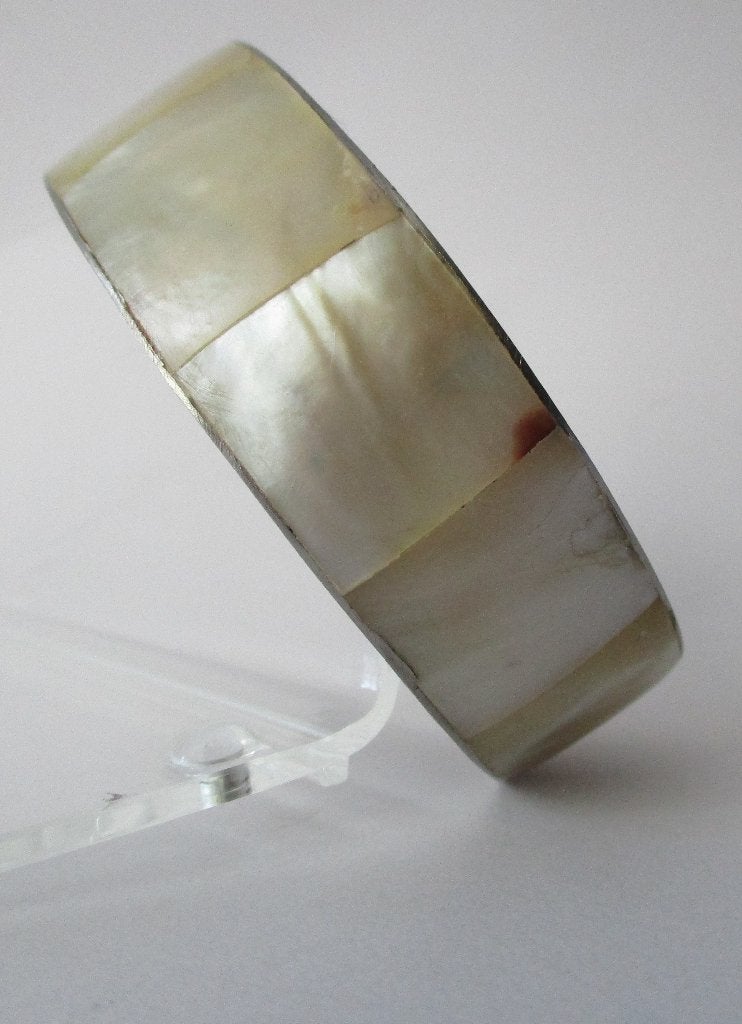Armband AP7-1:Wit Parelmoer-2cm.-Excellent-binnenmaat 6,7cm., Verzenden, Nieuw, Zilver, Staal
