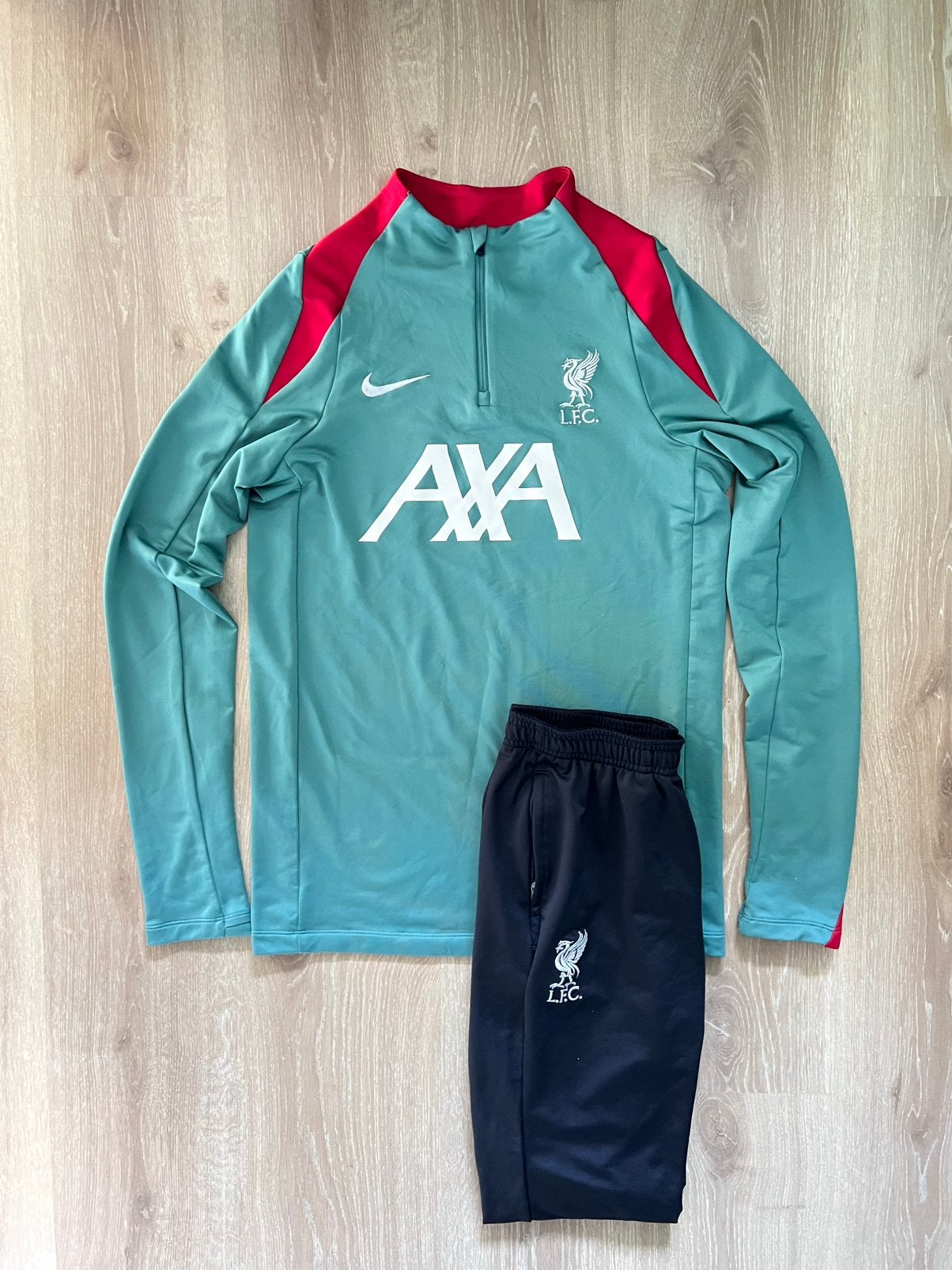 Liverpool groen trainingspak Nike 24/25 Maat S, Kleding | Heren, Sportkleding, Ophalen of Verzenden, Zo goed als nieuw, Nike, Nike