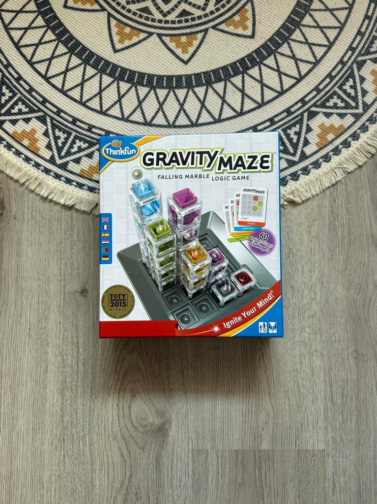 ThinkFun Gravity Maze - Logisch knikkerdoolhof spel denkspel, Ophalen of Verzenden, Zo goed als nieuw, Bouwen