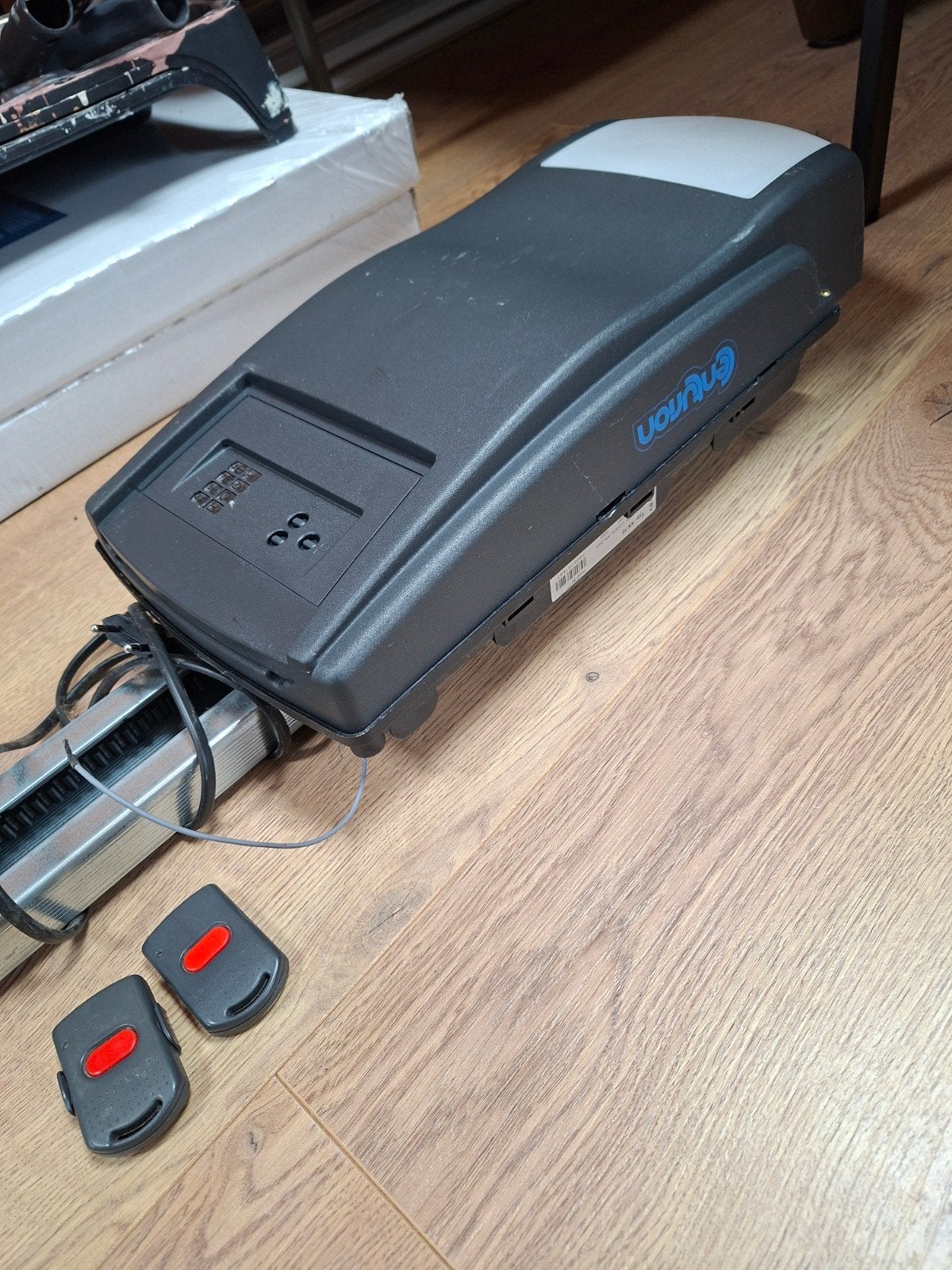 Centurion Garagedeuropener met afstandsbedieningen, Ophalen, Gebruikt, Metaal, Garagedeur