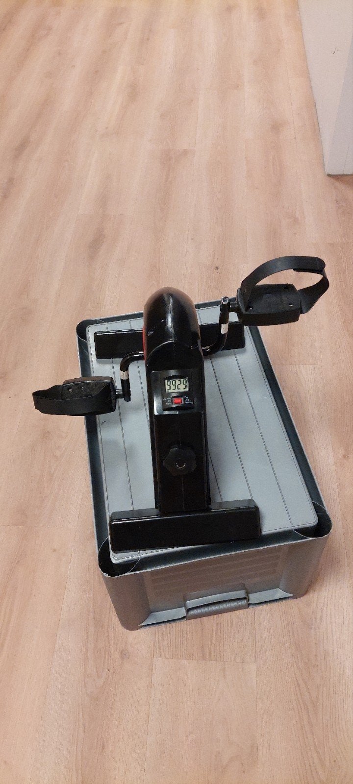 Zitfietsje/kleine hometrainer voor senioren/loopbeperking, Ophalen, Kunststof, Zo goed als nieuw, Benen