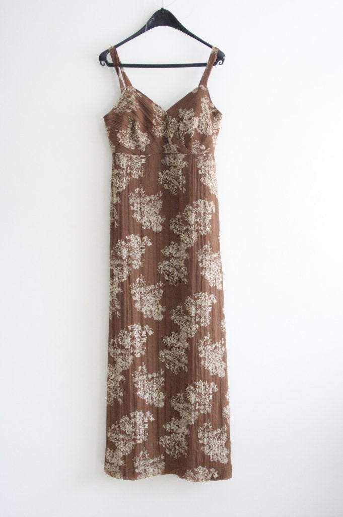 Bruine lange jurk met ecru bloemen maat 42/44, Bruin, Maat 42/44 (L), Ophalen of Verzenden, Zo goed als nieuw
