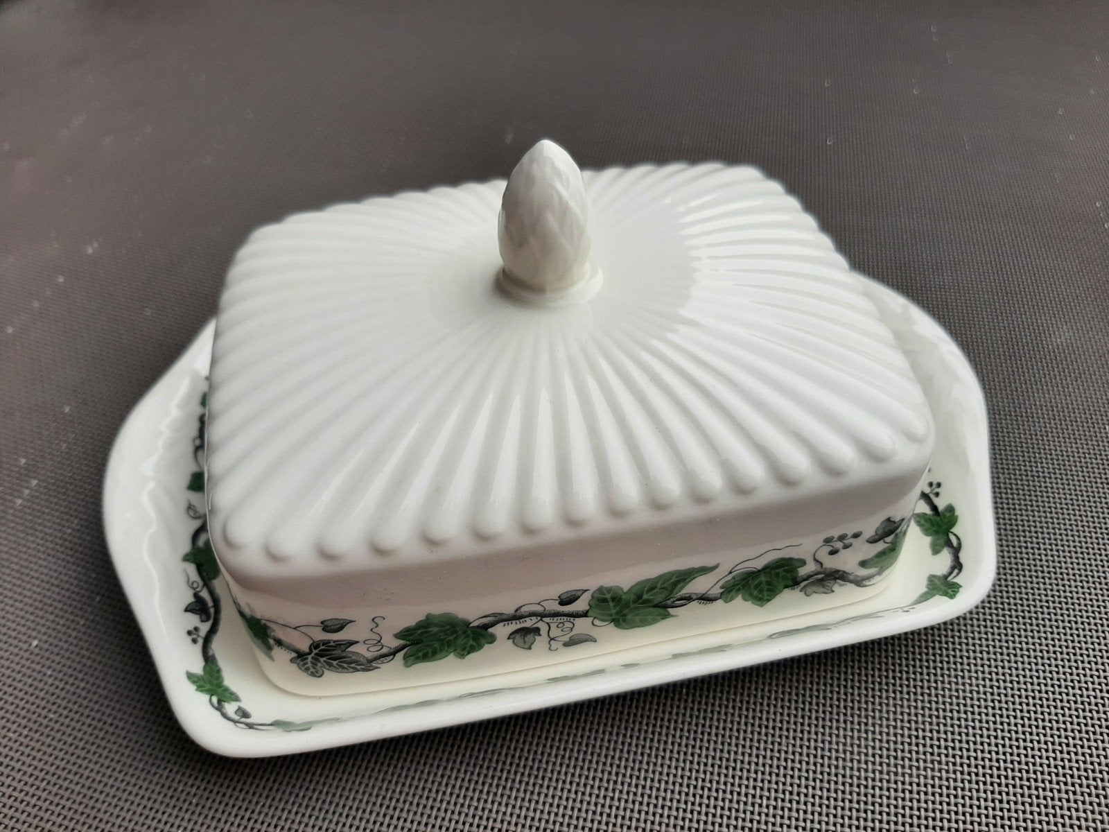 Wedgwood Stratford botervloot, Huis en Inrichting, Overige typen, Ophalen of Verzenden, Zo goed als nieuw, Wedgwood