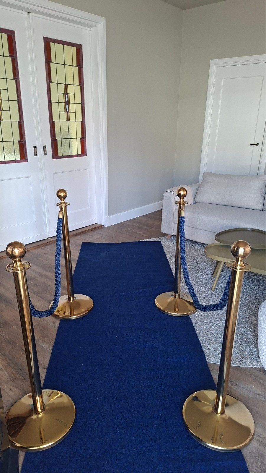 4 Gouden palen met blauw afzetkoord en blauwe loper, Ophalen, Zo goed als nieuw, Versiering, Geboorte of Huwelijk