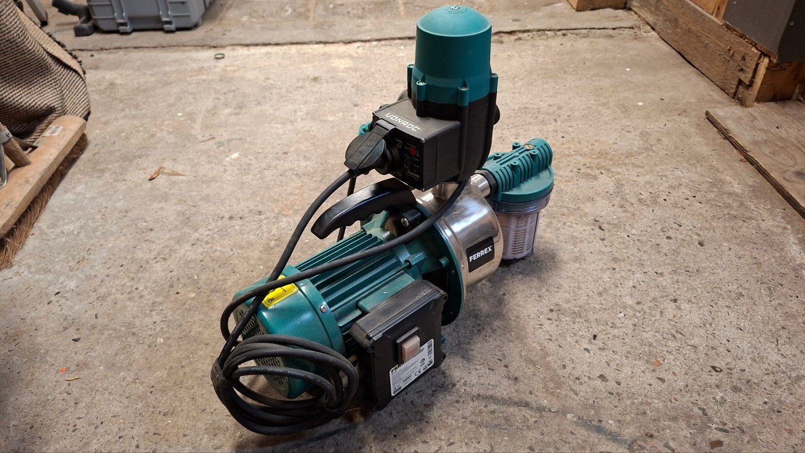 Ferrex Hydrofoorpomp - Zo goed als nieuw, Ophalen, Zo goed als nieuw, Elektrisch, Hydrofoorpomp
