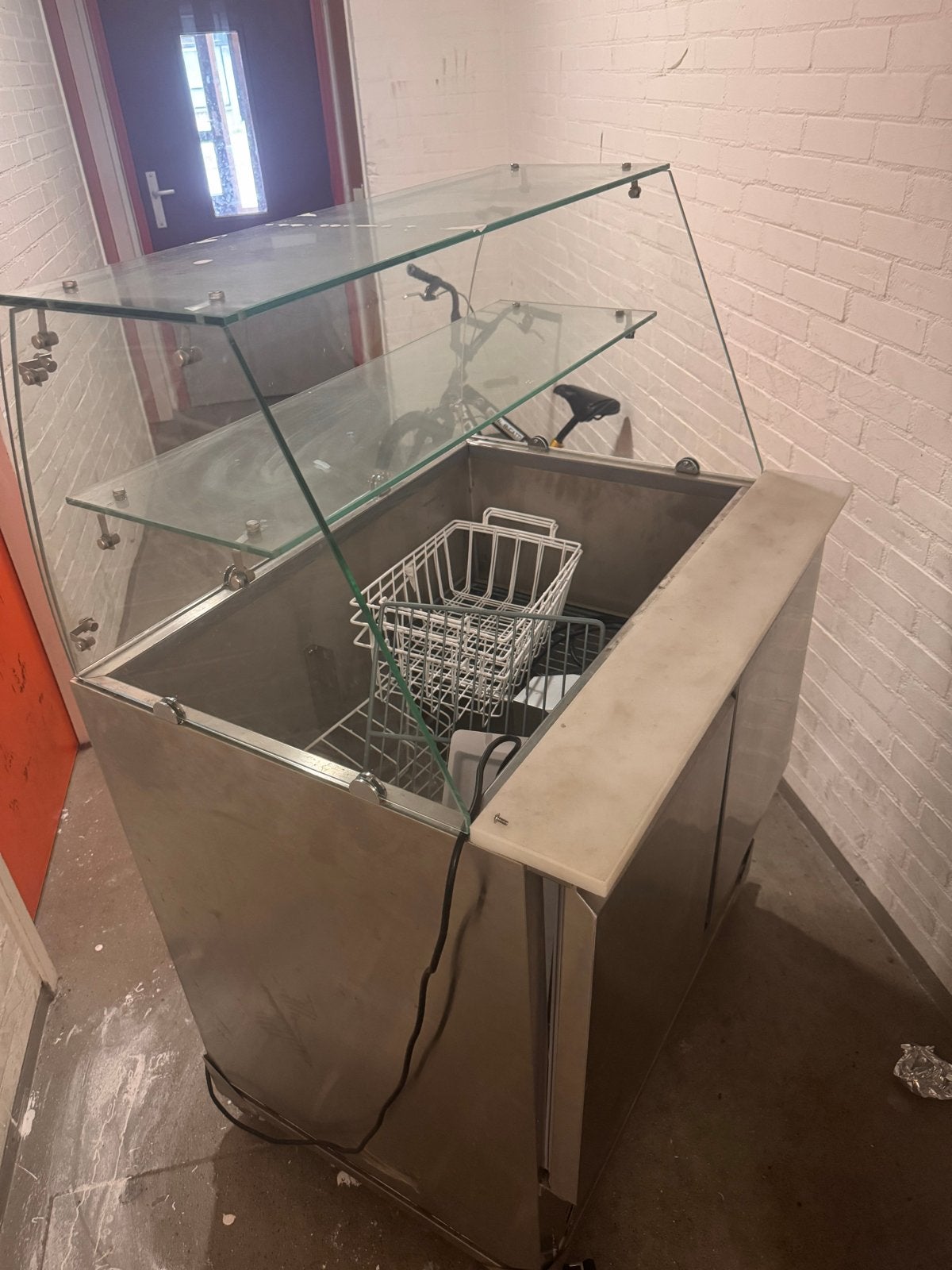 RVS vitrinekoeling met glazen opbouw, Ophalen, Gebruikt, Barinrichting