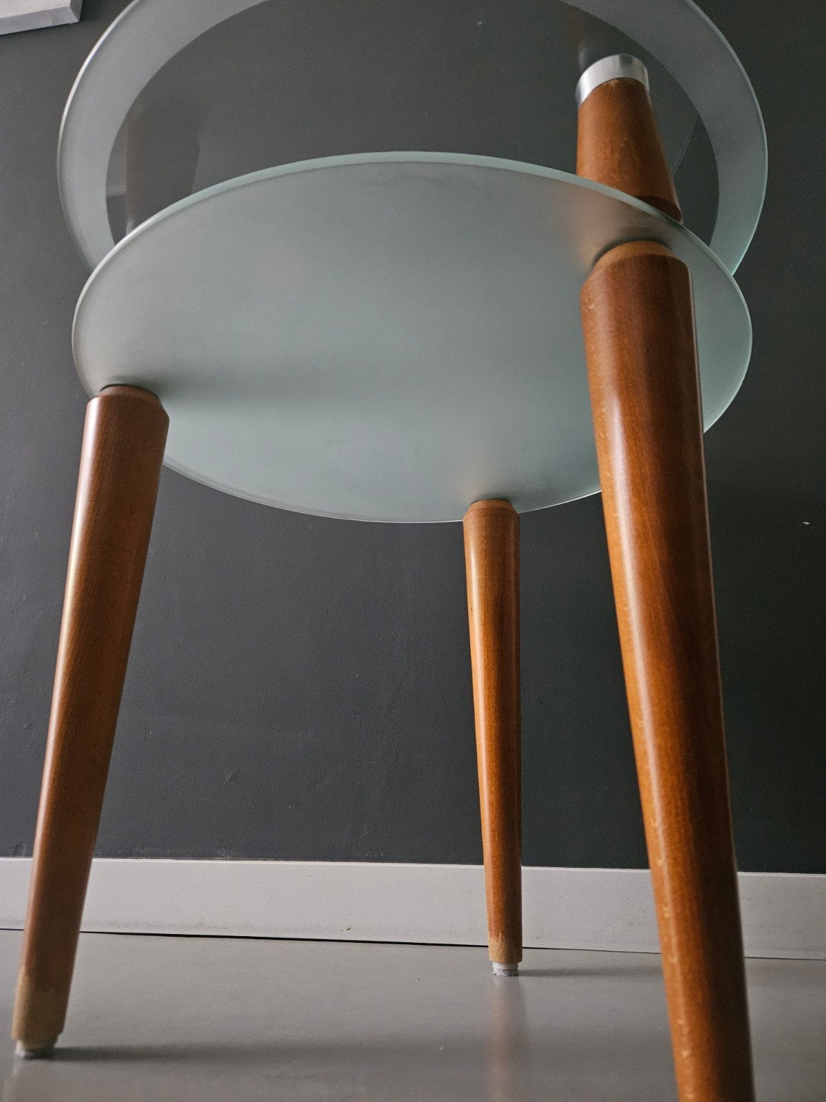 Vintage Space Age Bijzettafel Jaren 70 Driepoot Glas, 45 tot 60 cm, Minder dan 55 cm, Rond, Ophalen of Verzenden