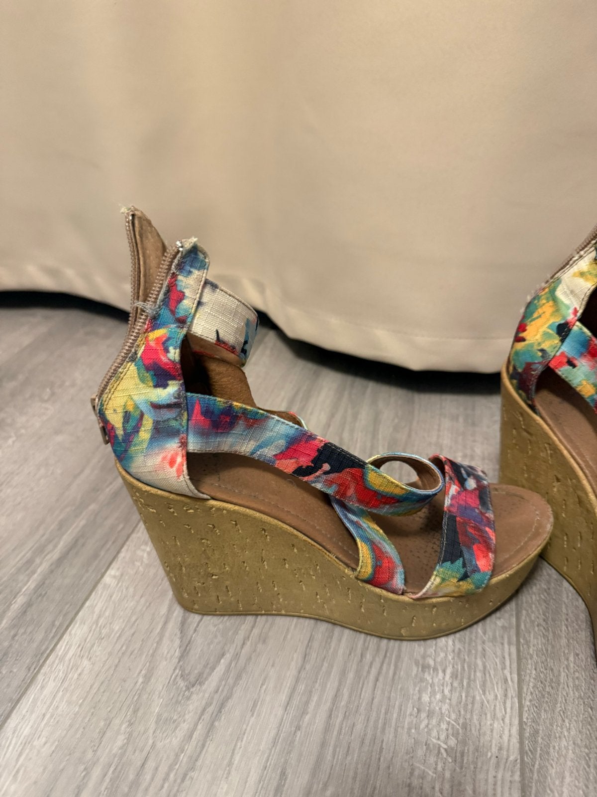 Kleurrijke sleehak sandalen met bandjes, Ophalen of Verzenden, Gedragen, Overige kleuren, Sandalen of Muiltjes