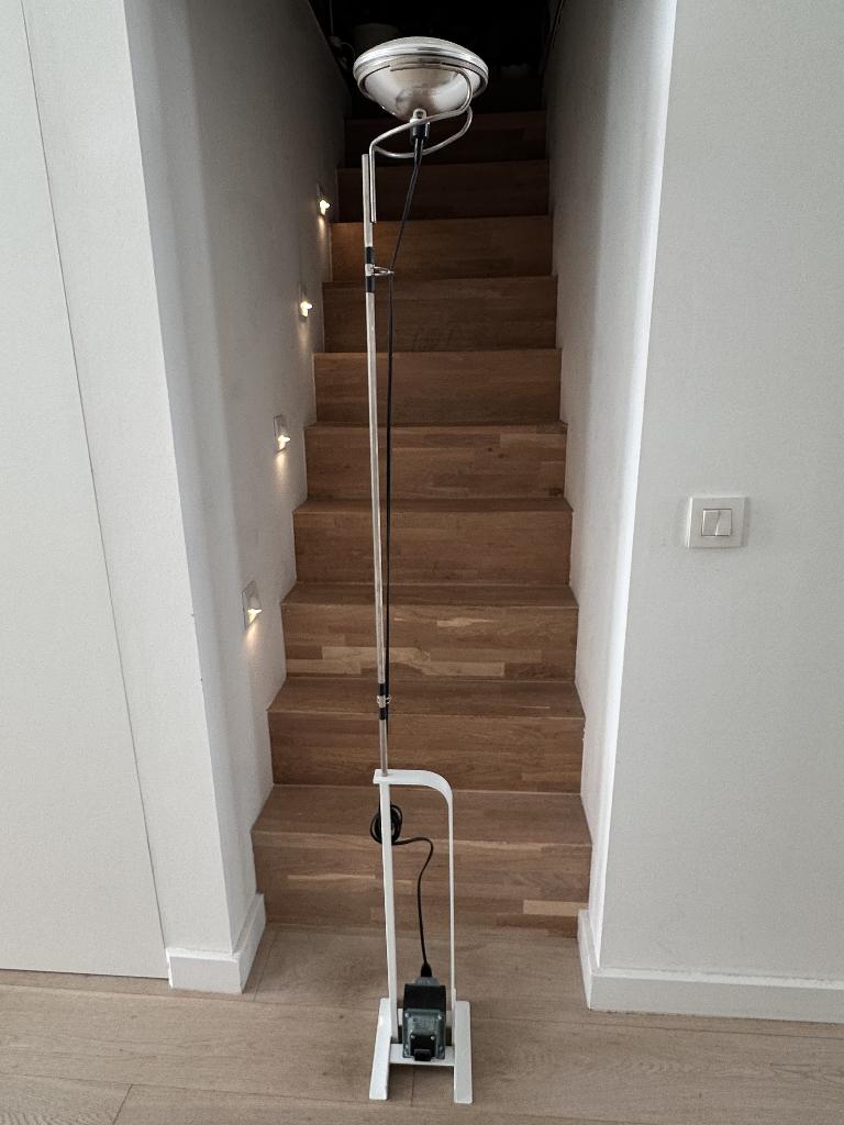 Originele Flos Toio vloerlamp, designklassieker, zga nieuw, Ophalen of Verzenden, Metaal, 150 tot 200 cm, Designklassieker, zo goed als nieuw