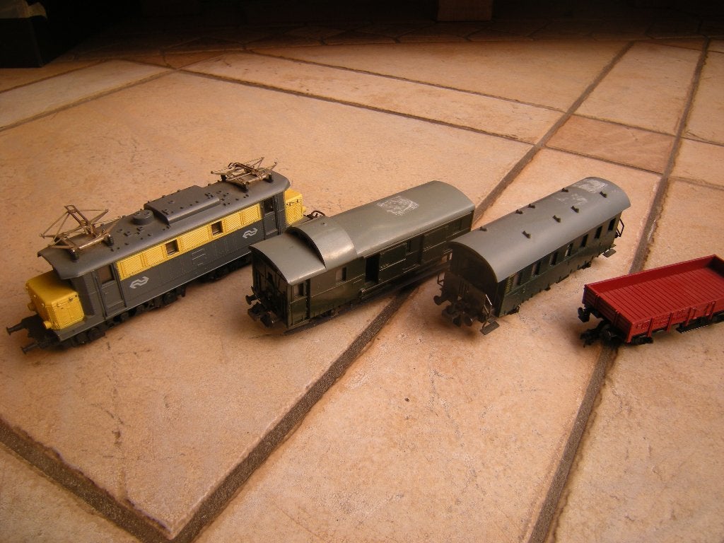jouef ns trein en 2x marklin wagon en 1x fleischmann wagon, Wisselstroom, Jouef, Ophalen of Verzenden, NS