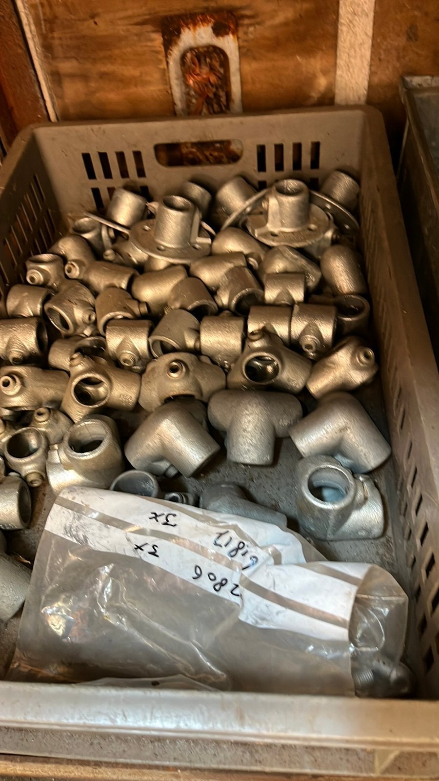 OPRUIMING NIEUWE GEGALVANISEERDE KOPPELINGEN 26.7 mm, Ophalen, Nieuw, Minder dan 10 meter, Raster