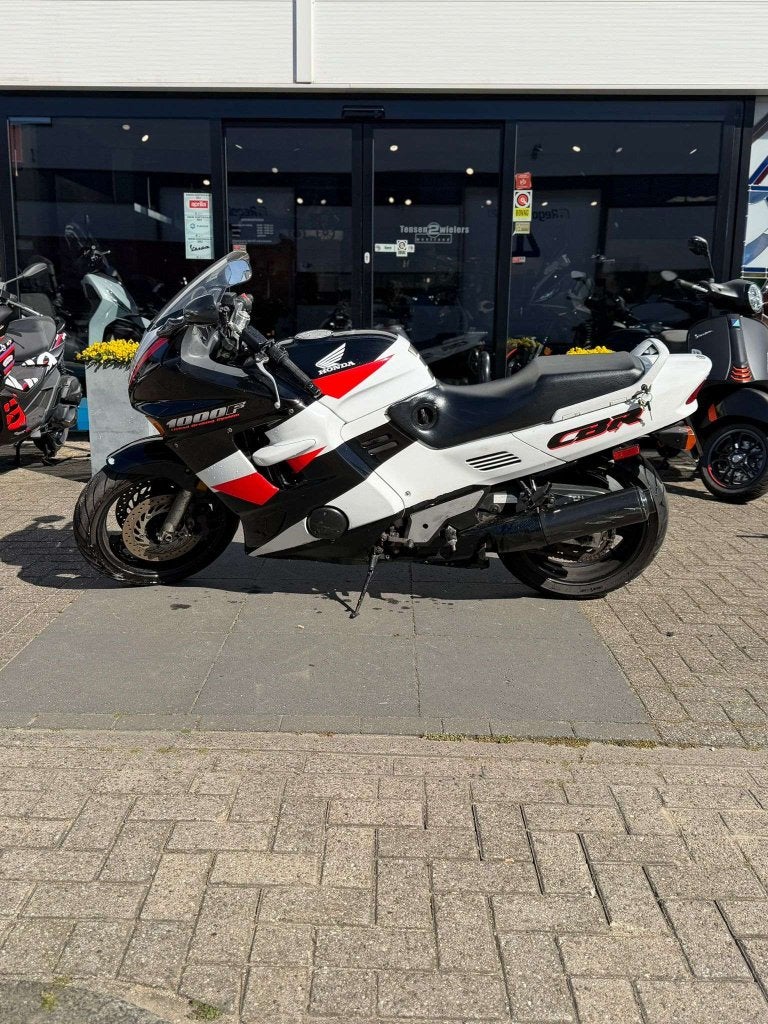 Honda CBR 1000 opknapper, Niet ingevuld, 4 cilinders, Niet ingevuld, Super Sport