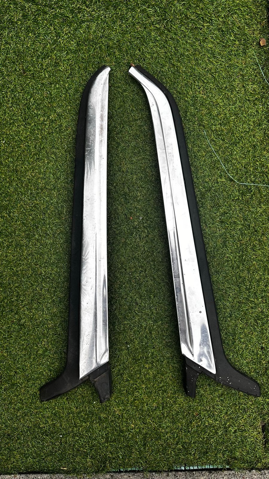Mercedes W115 A-stijl sierlijsten (links en rechts), Ophalen of Verzenden, Gebruikt, Links, Mercedes-Benz