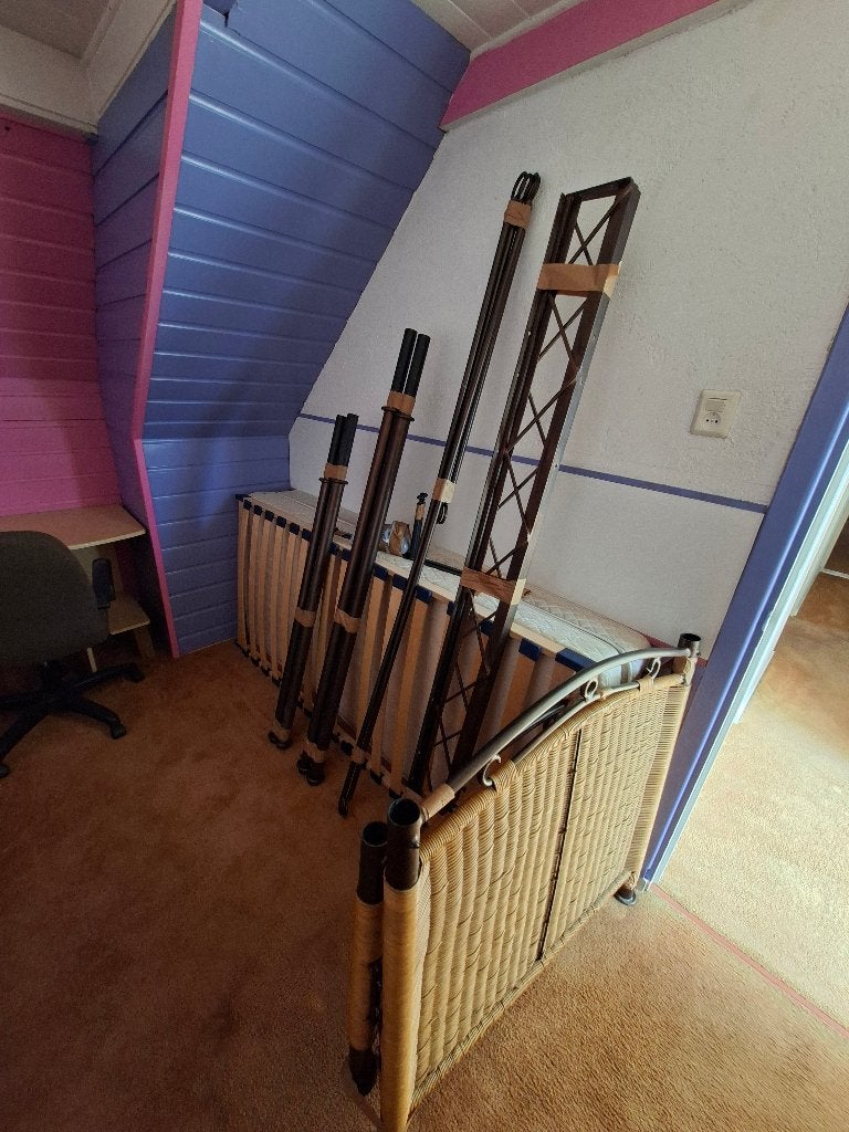 Meisjeskamer rotan hemelbed, meubeltjes, buro, draaistoel, Huis en Inrichting, Ophalen, 90 cm, Bruin, Zo goed als nieuw
