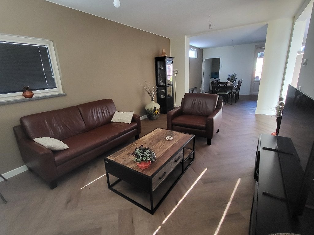 Comfortabele bruine leren bank en fauteuil, Huis en Inrichting, Banken | Bankstellen, Ophalen, Gebruikt, Klassiek, Comfortabel