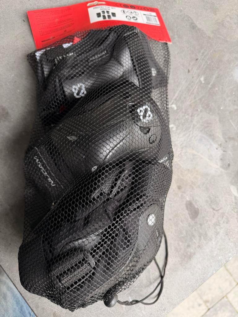 Nieuwe Nijdam Protector Set Senior Maat M, Sport en Fitness, Skeelers, Zo goed als nieuw, Bescherming, Dames, Ophalen