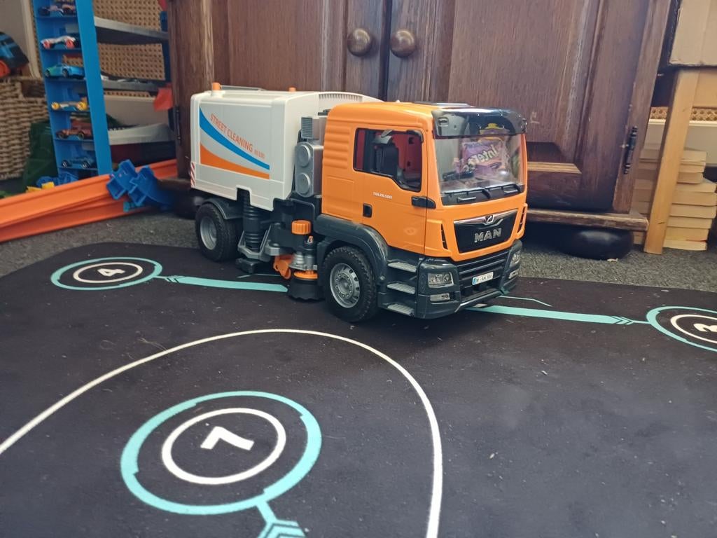 Bruder veegvrachtwagen, Kinderen en Baby's, Speelgoed | Speelgoedvoertuigen, Ophalen of Verzenden, Zo goed als nieuw