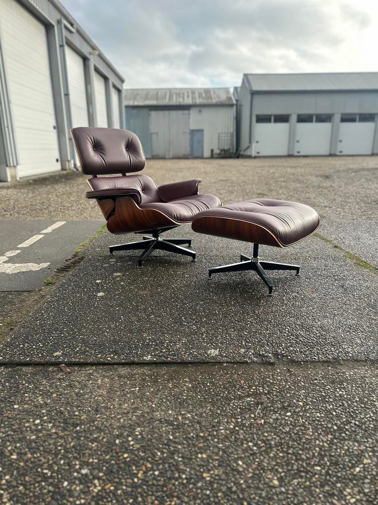 Eames Herman Miller lounge chair. Design vintage vitra knoll, Ophalen, Hoofdkantoor Herman Miller, Inc. 855 East Main Ave PO Box 302 Zeeland, Michigan 49464-0302 United States of America