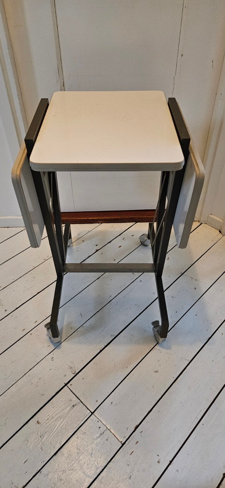 Typetafeltje,  retro klaptafel, bijzettafel, Ophalen, Rond, Minder dan 55 cm, 45 tot 60 cm