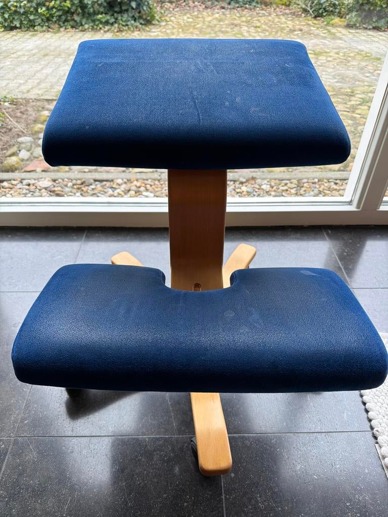 Stokke Knie Stoel - Gebruikt, met nieuwe wieltjes, Gebruikt, Blauw, Ophalen of Verzenden, Bureaustoel