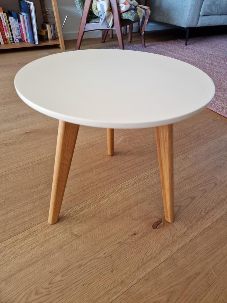 Witte bijzettafel (gratis), Huis en Inrichting, Tafels | Bijzettafels, Ophalen, Minder dan 45 cm, Minder dan 55 cm, Gebruikt