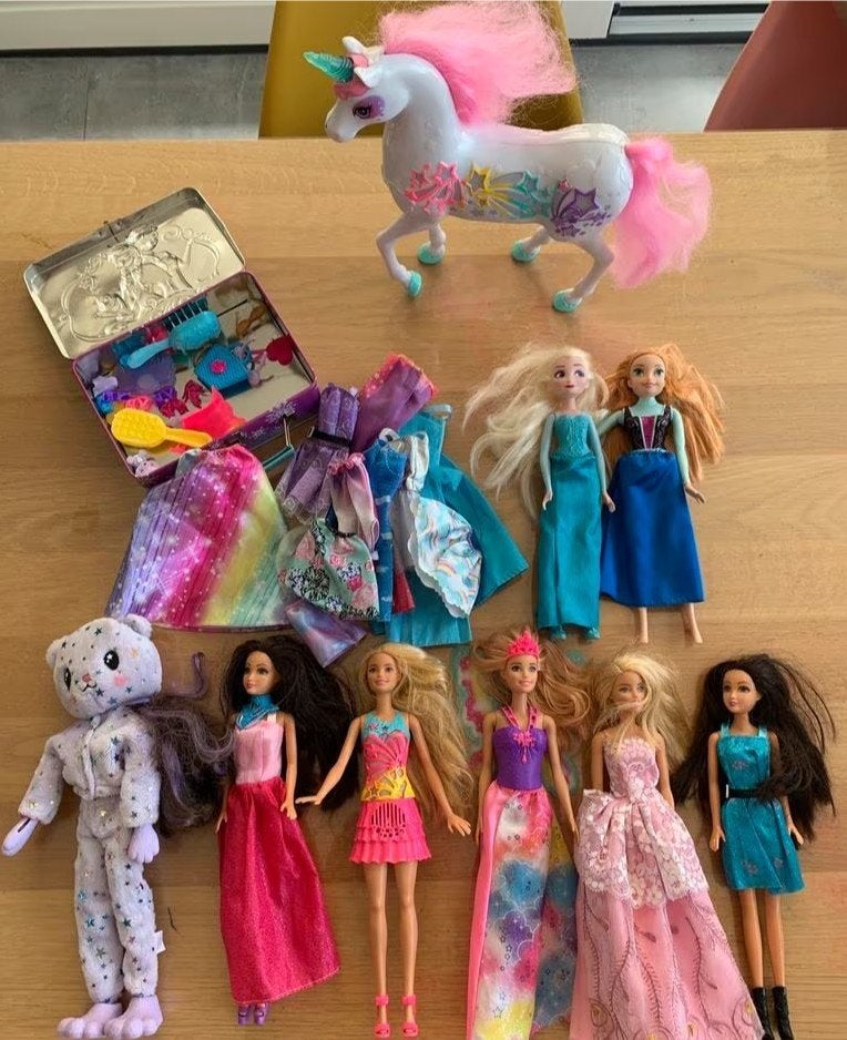 Barbie poppen + kleertjes en accessoires, Ophalen of Verzenden, Zo goed als nieuw, Barbie