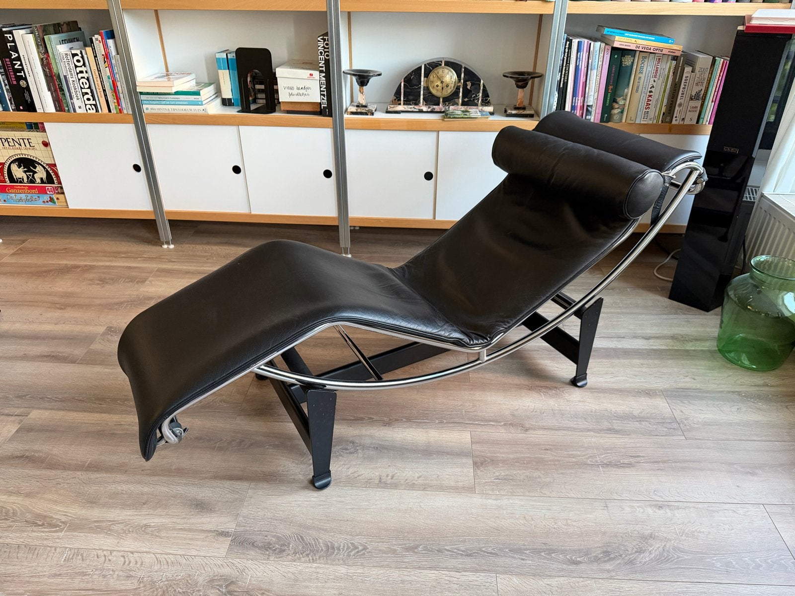 Cassina LC4 Chaise Longue Zwart Leer - Le Corbusier, Huis en Inrichting, Stoelen, Ophalen, Gebruikt, Zwart, Leer