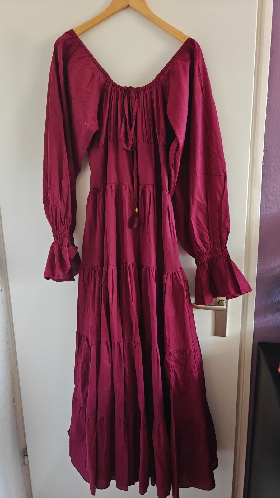 Mooie bordeauxrode maxi-jurk van Thetwo Sisters, Kleding | Dames, Jurken, Maat 38/40 (M), Nieuw, Ophalen of Verzenden, The Two Sisters