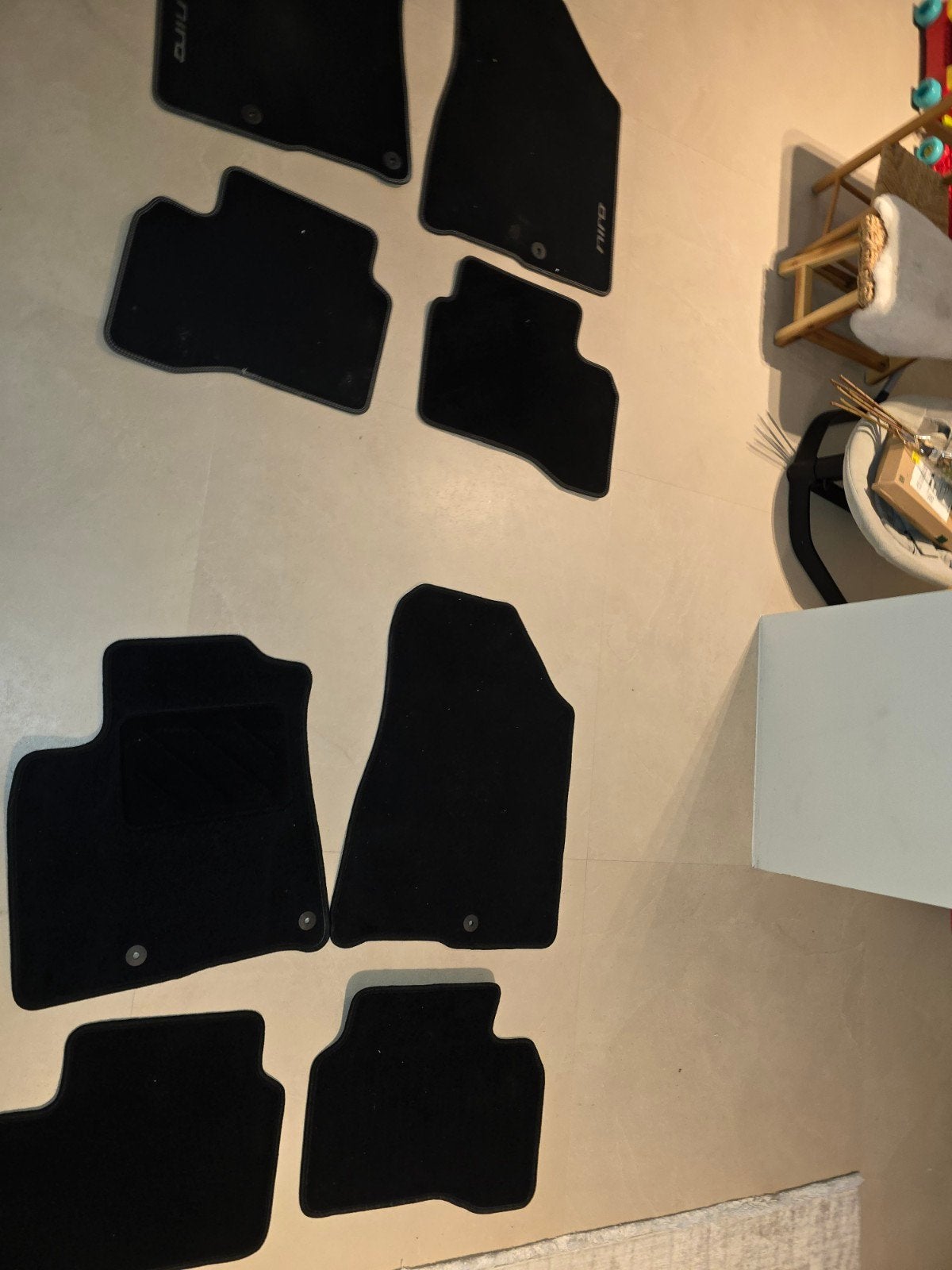 Kia Niro automatten set 2x (4 stuks), Auto diversen, Automatten, Ophalen of Verzenden, Gebruikt