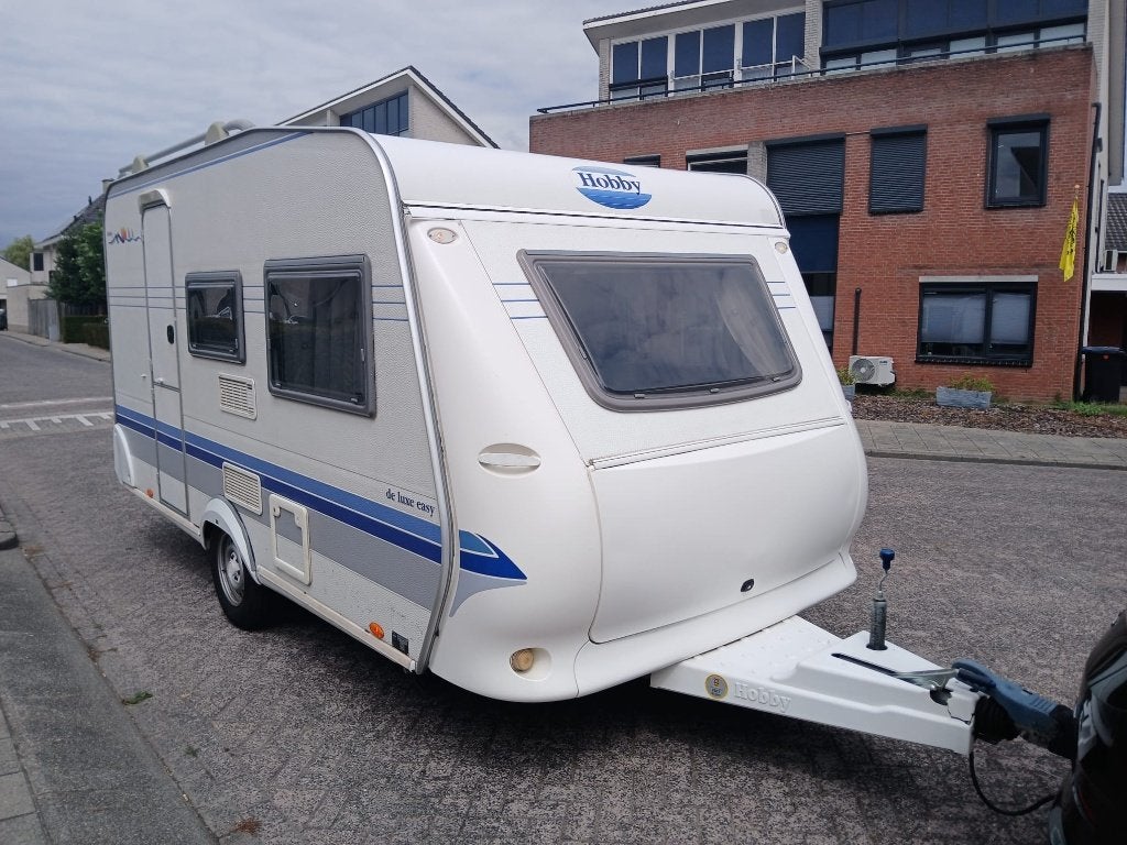 Caravan Hobby 400KB De Luxe Easy, Standaardzit, Hobby, Omvormbare zithoek, 750 - 1000 kg