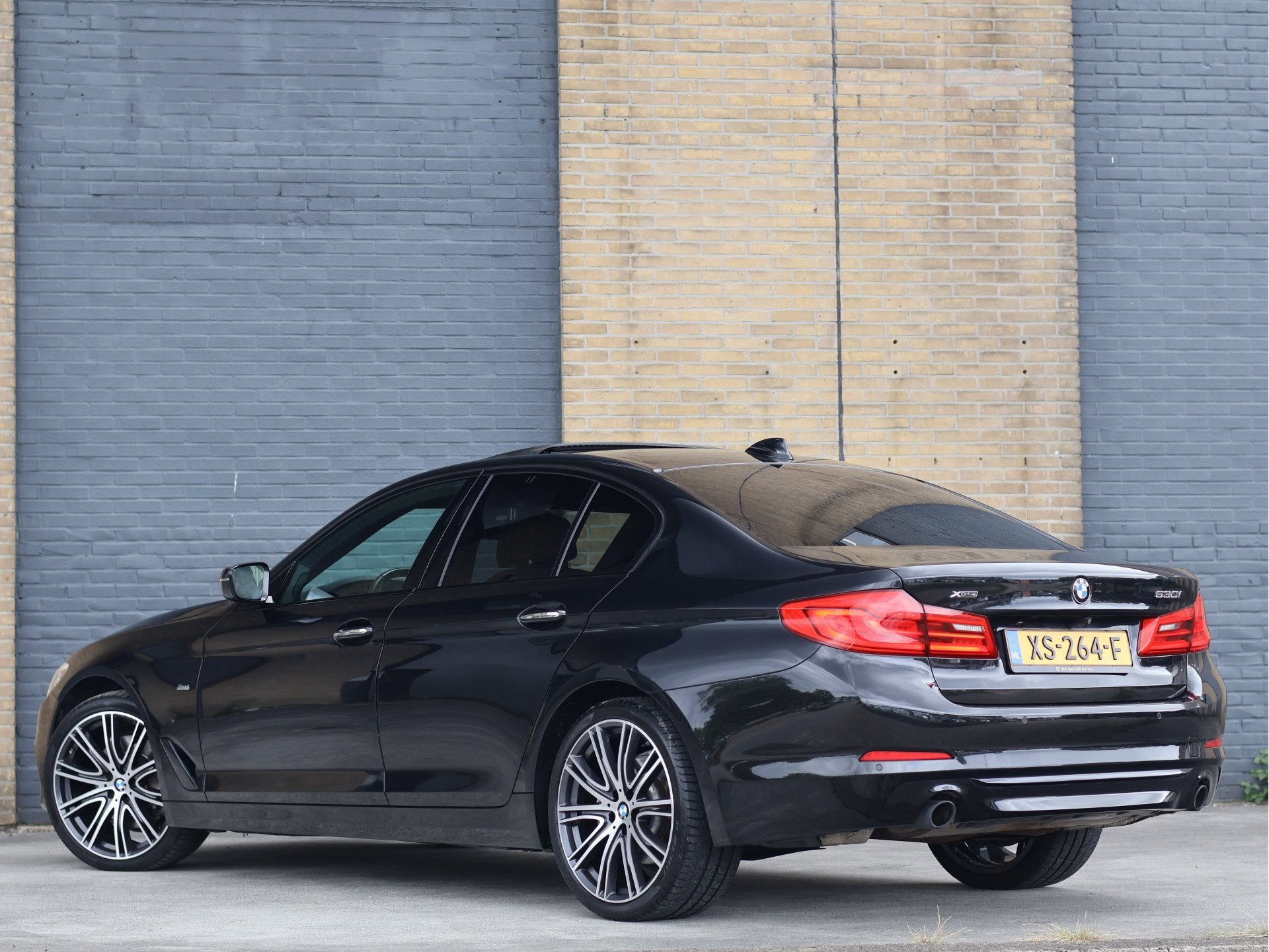 BMW 5 Serie 530i xDrive Sport Line | HUD | Comfortstoelen |, Auto's, Automaat, 1998 cc, Gebruikt, Euro 6