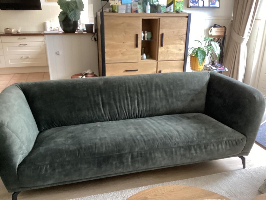 Zeer mooie velours groene stoffen bank en hocker., Huis en Inrichting, Banken | Bankstellen, Ophalen, Driepersoons, 75 tot 100 cm