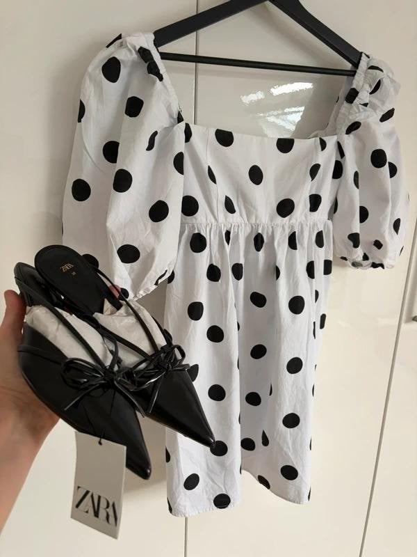 Stippenjurk polkadot jurkje pofmouwen zwart wit Stradivarius, Kleding | Dames, Wit, Ophalen of Verzenden, Zo goed als nieuw, Maat 36 (S)