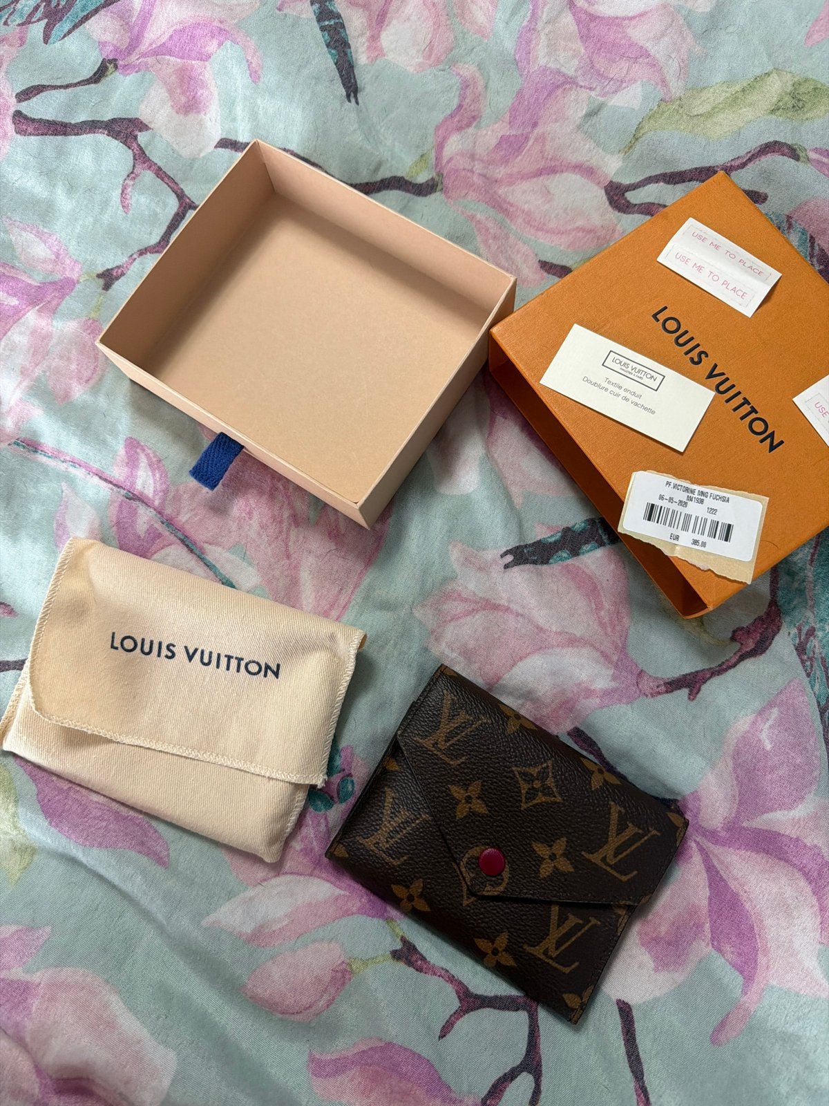 Louis Vuitton Victorine Portemonnee Monogram Fuchsia, Ophalen of Verzenden, Zo goed als nieuw, Bruin, Overige merken