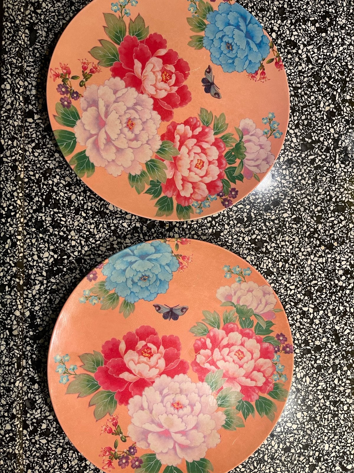 2 vrolijke, gebloemde plastic borden - 23 cm, Kunststof, Gebruikt, Ophalen of Verzenden, Albert Heijn