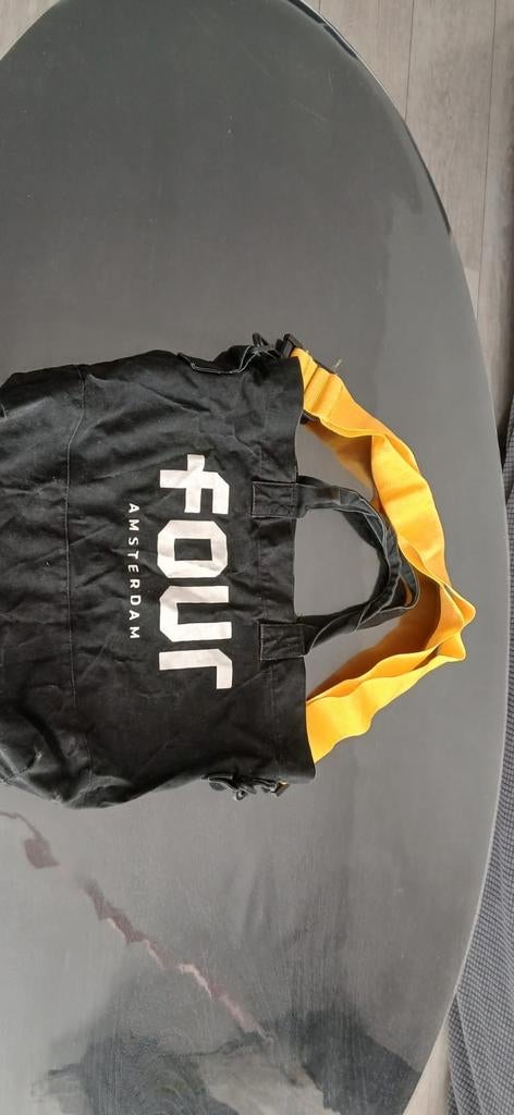 FOUR Amsterdam tas zwart met gele band, Sieraden, Tassen en Uiterlijk, Tassen | Schoudertassen, Ophalen