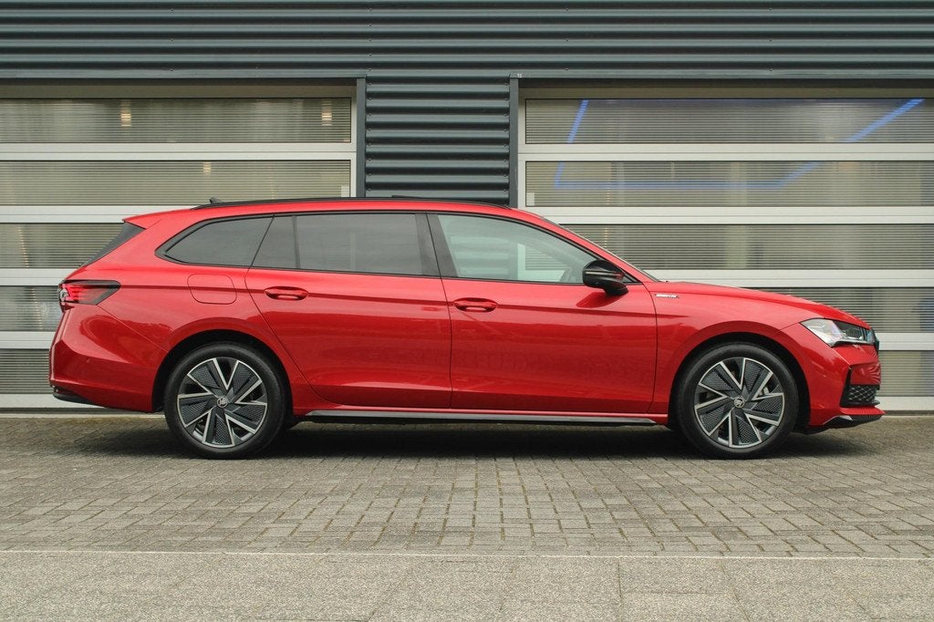 Skoda Superb Combi 1.5 TSI 204pk PHEV Sportline Business | P, Auto's, Skoda, 12 maanden, 4 cilinders, 26 kWh, Te koop