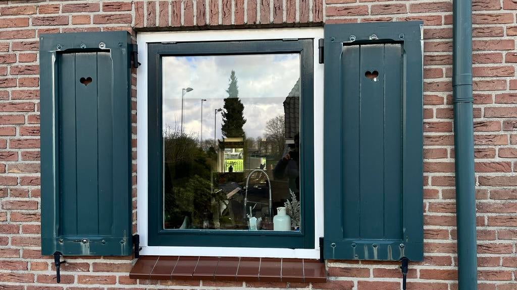 Raamkozijn met luiken, 75 tot 150 cm, Gebruikt, Raamkozijn, Ophalen of Verzenden