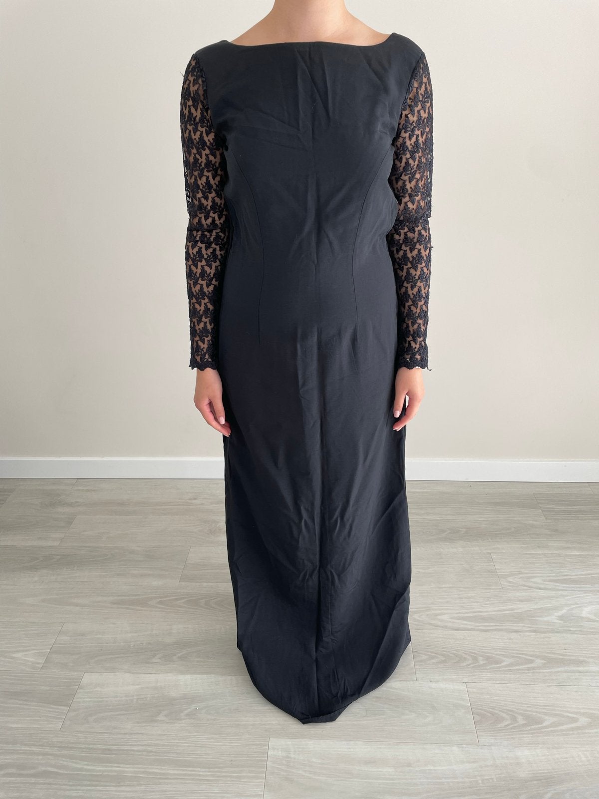 Zwarte galajurk met kanten mouwen en open rug, Kleding | Dames, Maat 38/40 (M), Zwart, Ophalen of Verzenden, Zo goed als nieuw