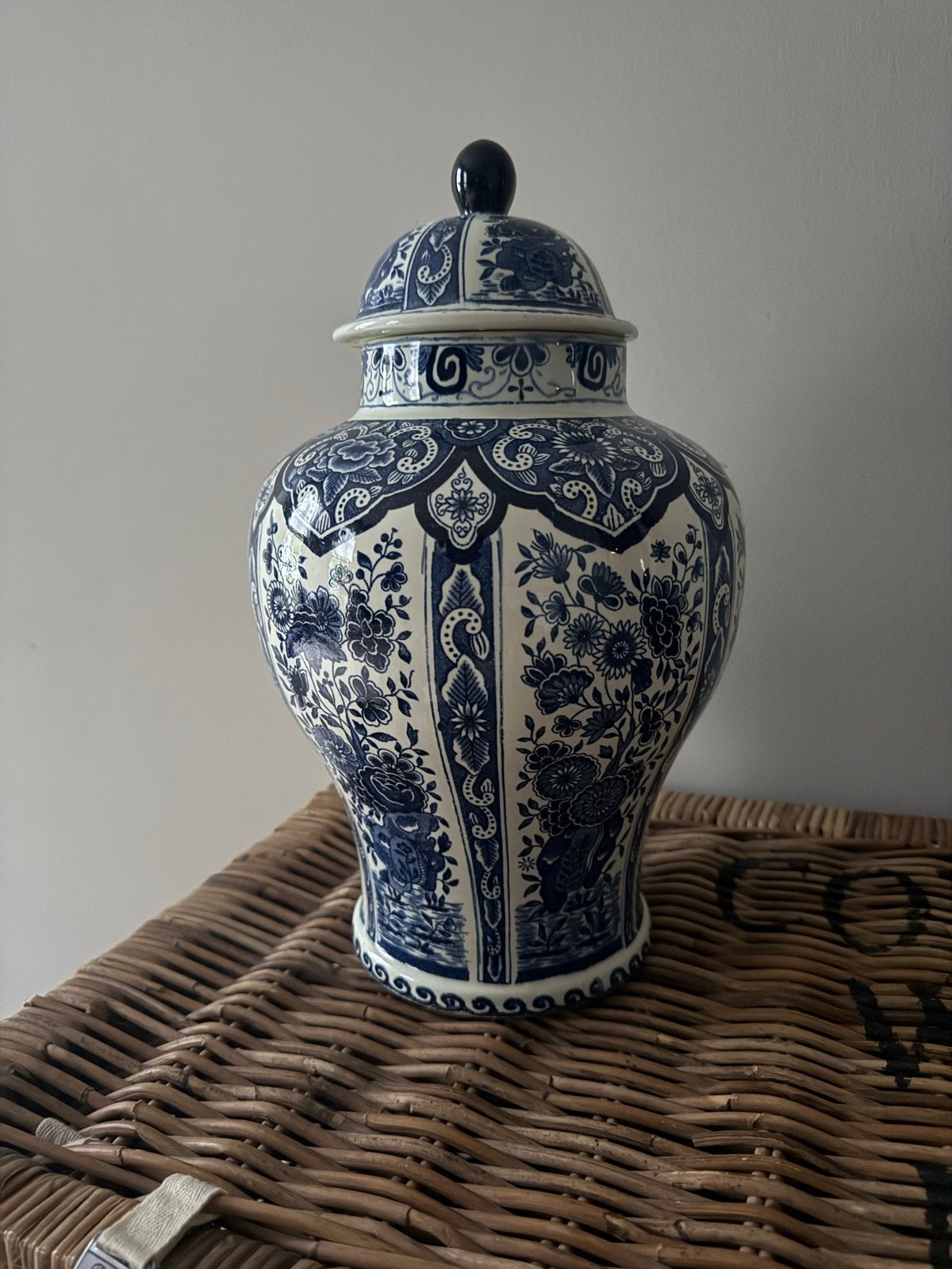 Delfts Blauwe Dekselvaas (Balustervaas) Royal Sphinx by Boch, Antiek en Kunst, Antiek | Vazen, Ophalen